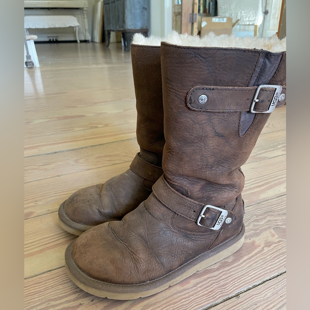 UGG Kensington Brown Leather Boots with Shearling Lining - Size 6